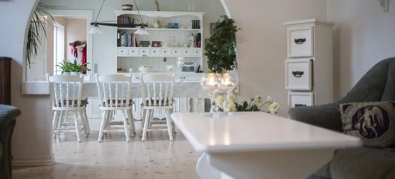 Living room and dinning room furniture for Washington DC movers to relocate.