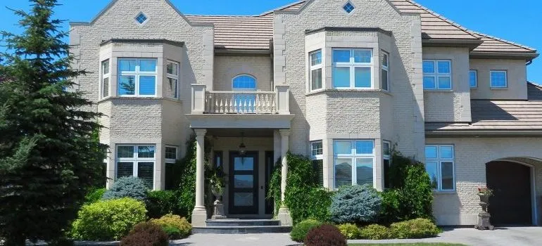 Vie of the house movers Chevy Chase MD can help you settle
