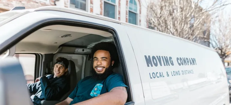 In order to get ready for interstate relocation in a month you will need a reliable moving company
