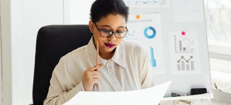 A woman thinking about mistakes people make when moving locally in Northern Virginia Virginia