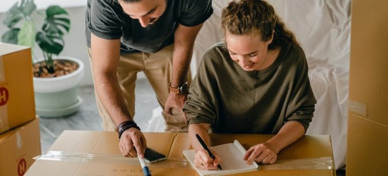 couple planning how to reduce waste when moving to Washington DC