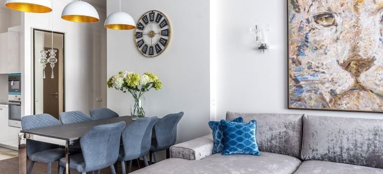 downsize to prepare for moving to a small apartment in Maryland