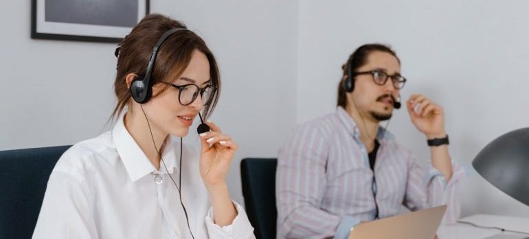 woman and man customer service