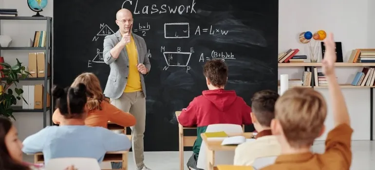 teacher teaching students