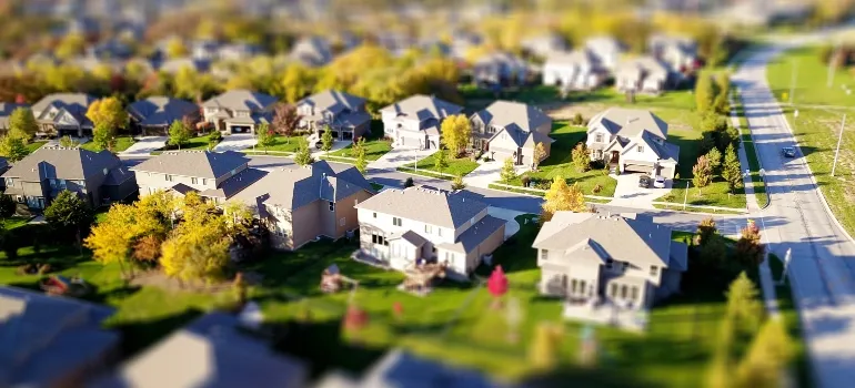 houses in the neighborhood