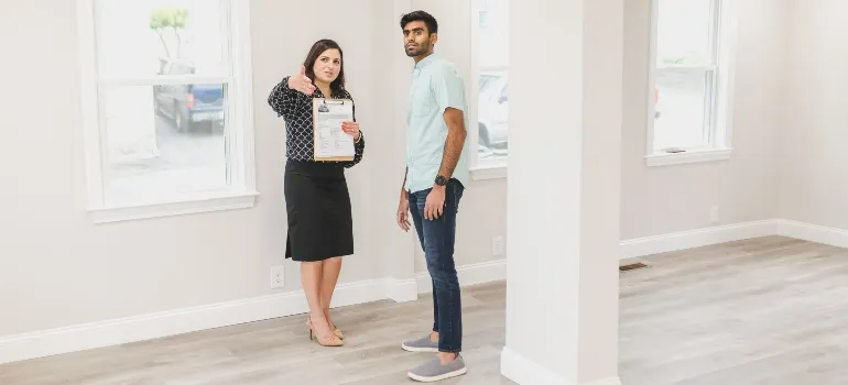 Real estate agent trying to sell a home fast in Maryland