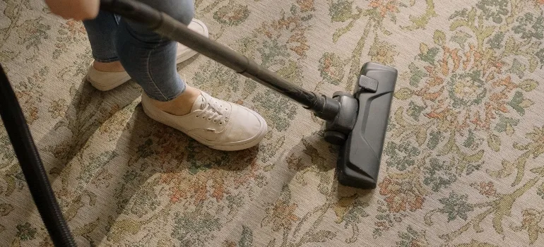 A woman using a wacumm