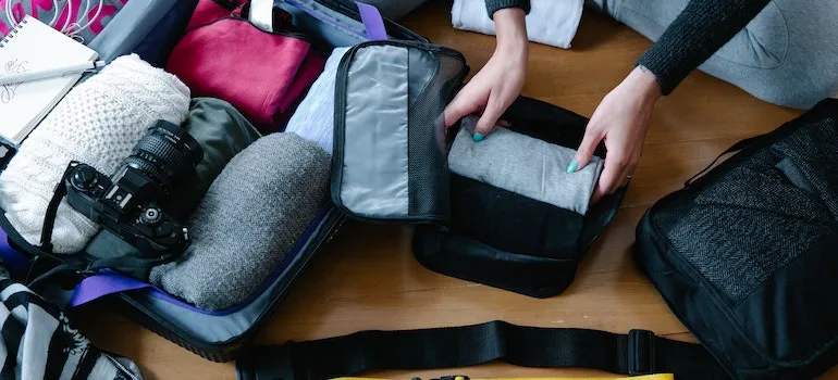 Person packing their bags and leaving DC this spring