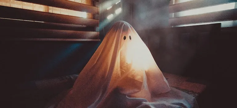 One of the most unforgettable activities for your DMV area staycation is taking a ghost tour!