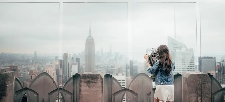 a girl looking and trying to adapt to New York City after living in Washington