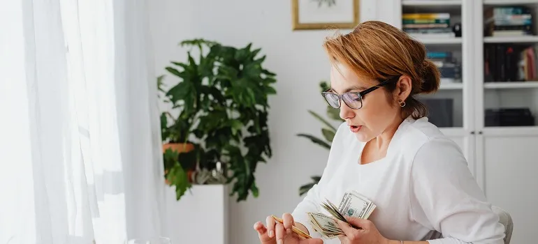 a woman trying to save money on your move to Rockville without sacrificing quality