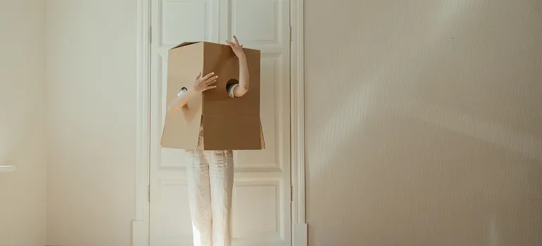 a girl who isn't aware of the ways of decluttering your Maryland home before relocation