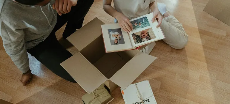 people planning a relocation with the help of movers in Poolesville MD