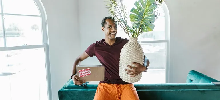 a worker from one of the best moving companies Derwood MD based