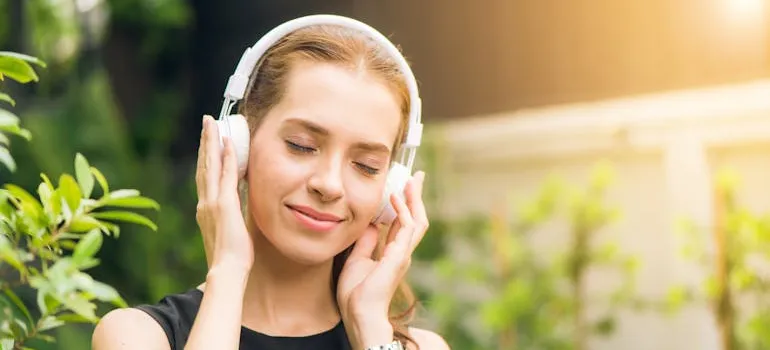 a person listening to the music