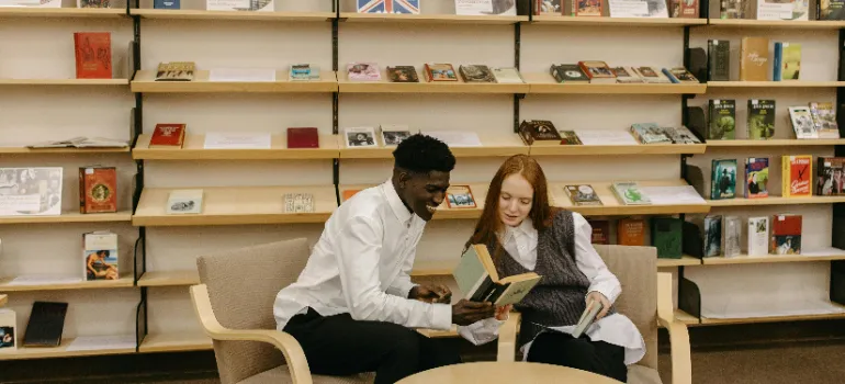 Twwo young people discussing a book in a book club .